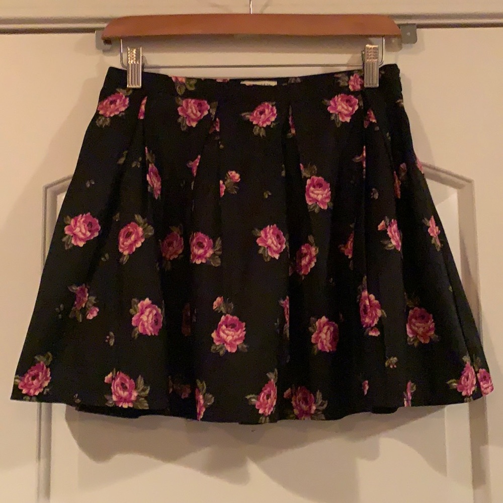 Forever 21 Black Floral Skater Skirt Sz Small (28 waist)